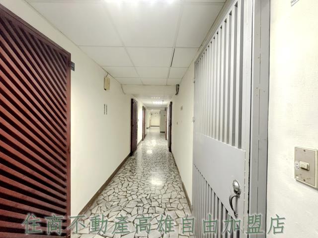 高雄新興區大樓-11