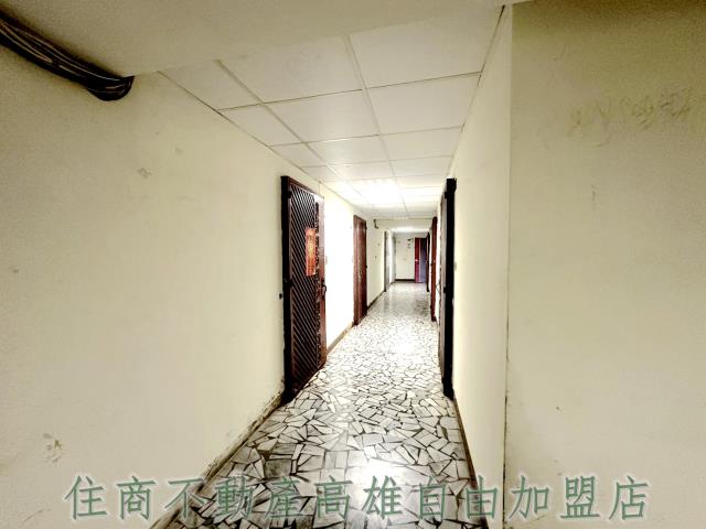 高雄新興區大樓-12