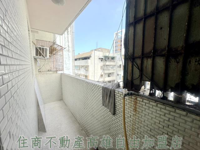 高雄新興區大樓-14