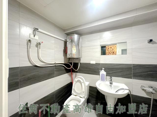 高雄新興區大樓-8