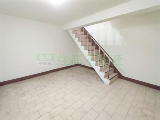 高雄前鎮透天-1